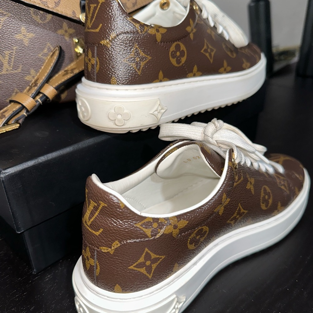 LOUIS VUITTON TIMEOUT SNEAKER IN MONOGRAM